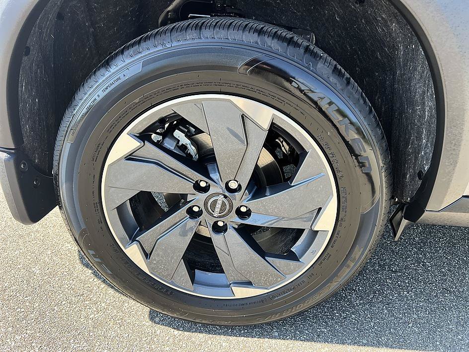 Certified Used 2025 Gun Metallic Nissan SV image 11