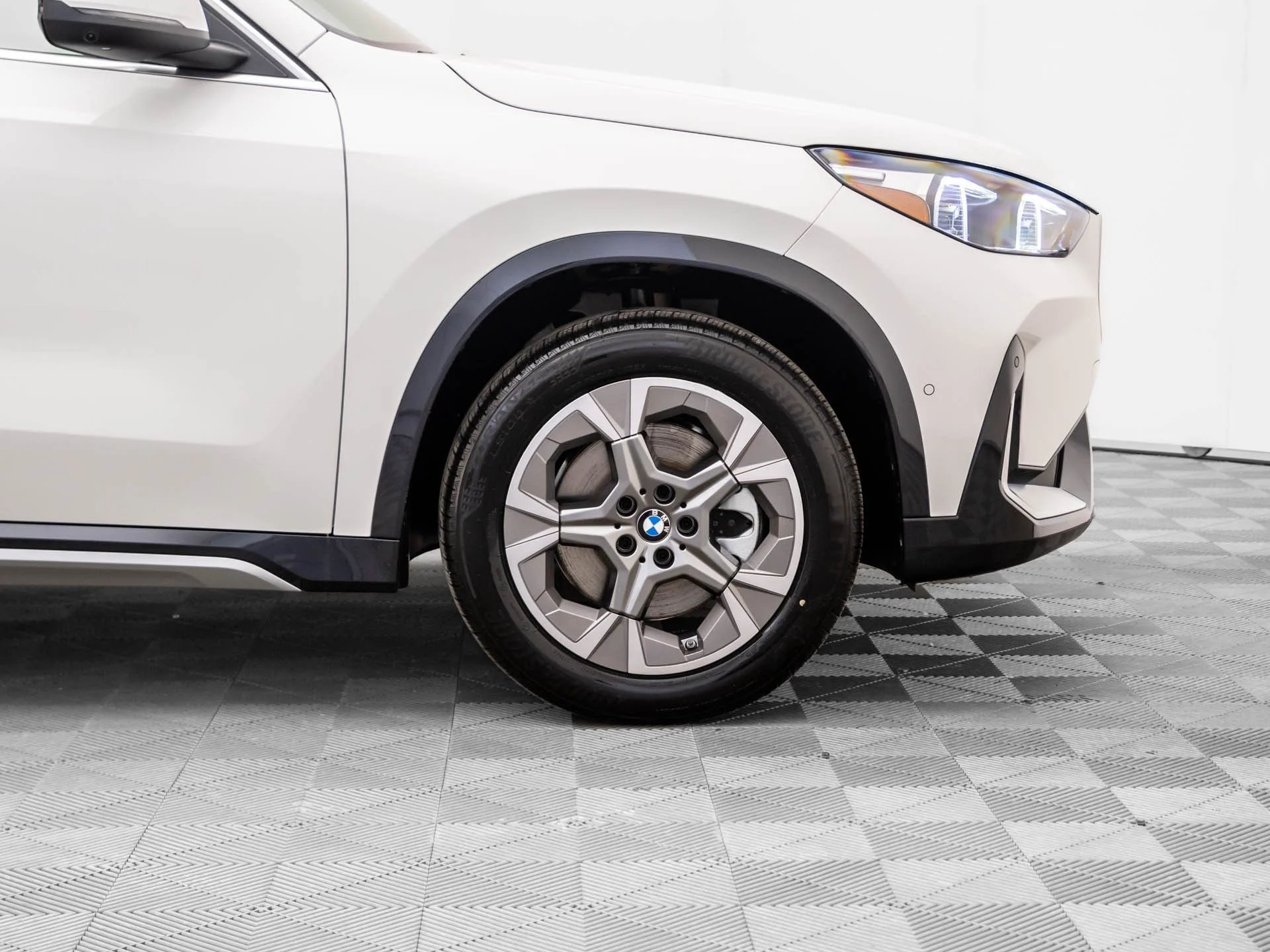 New 2026 White BMW xDrive28i image 33