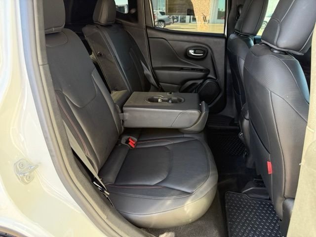 Used 2022 Alpine White Clearcoat Jeep Trailhawk image 35