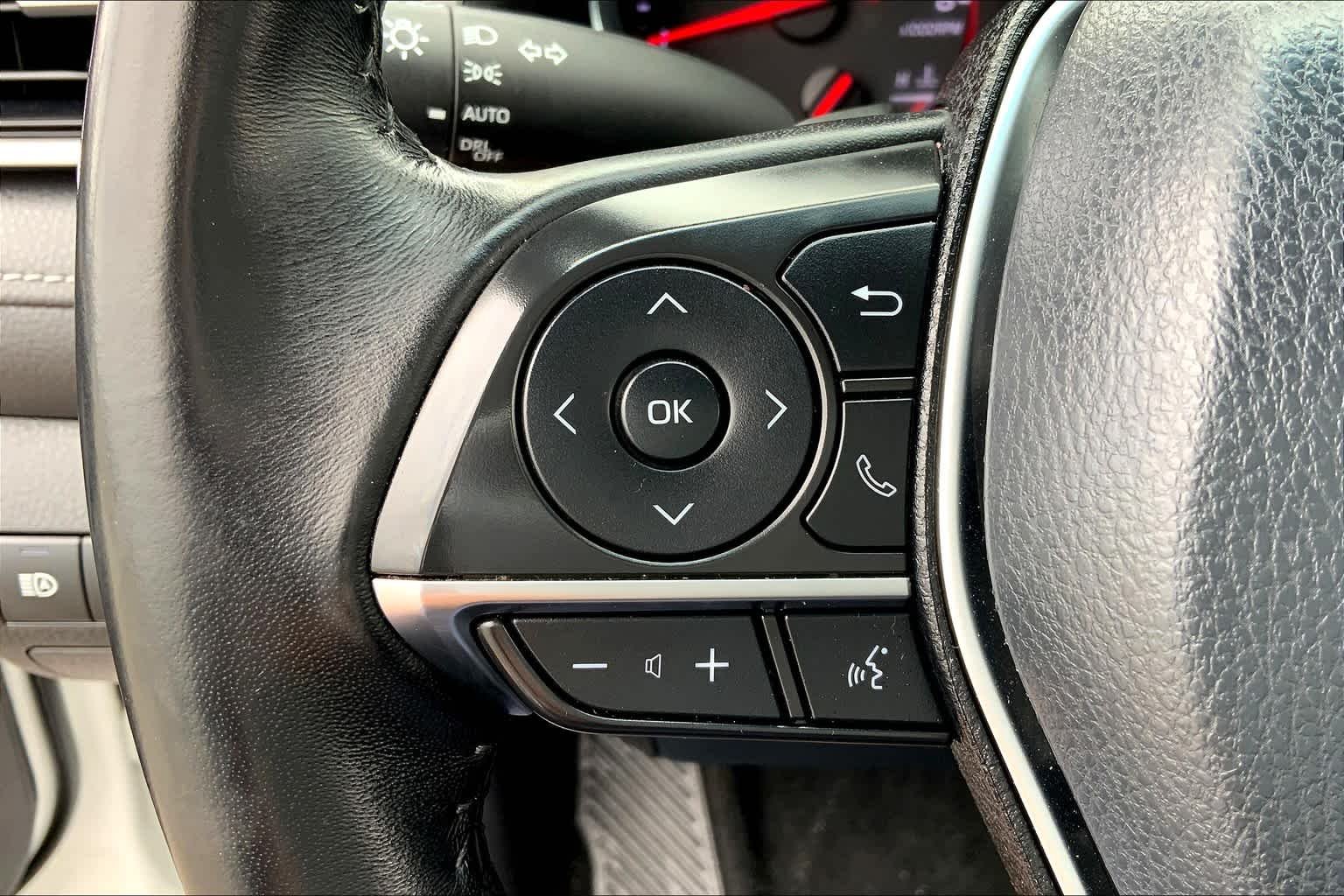 Used 2018 Wind Chill Pearl Toyota XSE V6 image 20