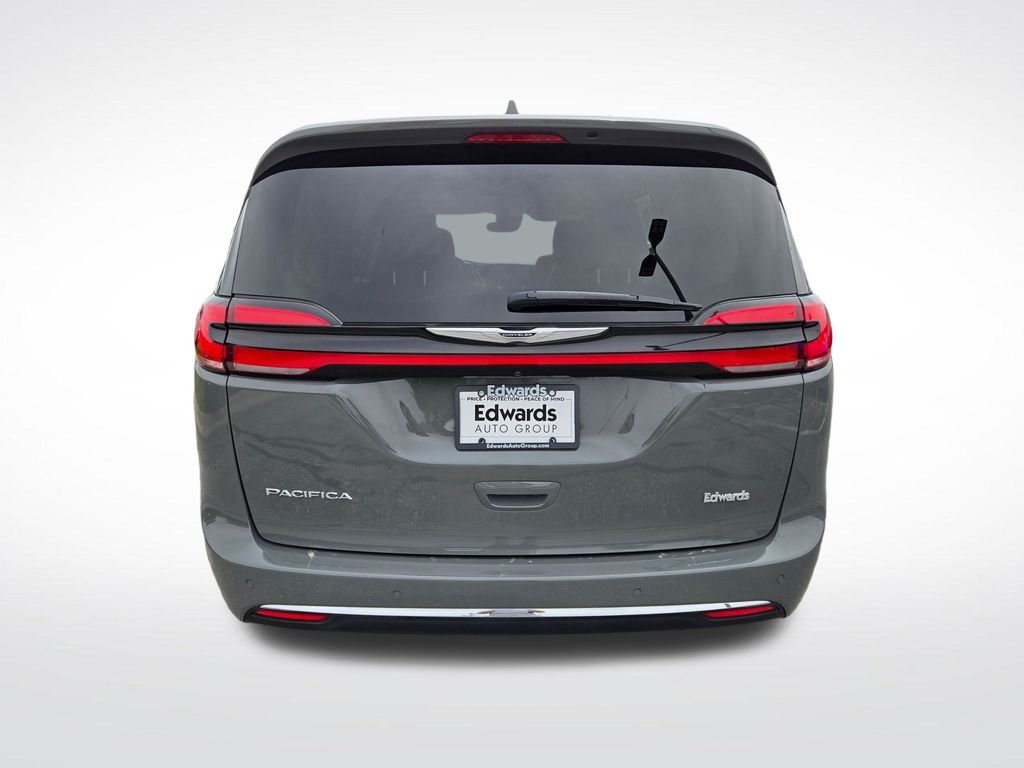 Used 2021 White Chrysler Touring L image 4