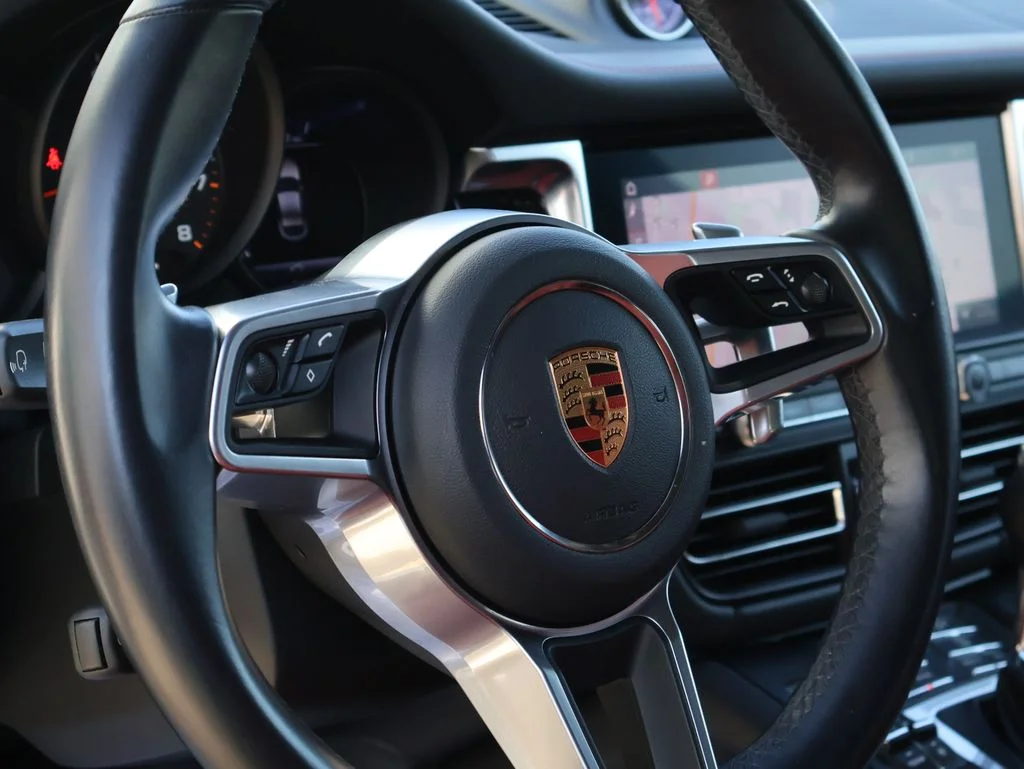 Used 2020  Porsche Base image 18