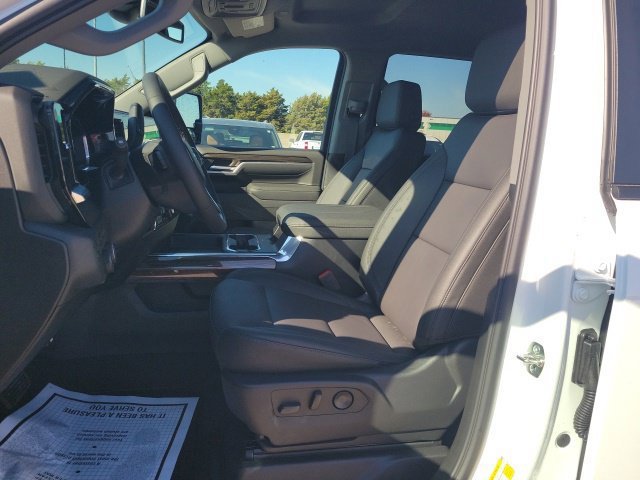 New 2026 Summit White Chevrolet LT image 24