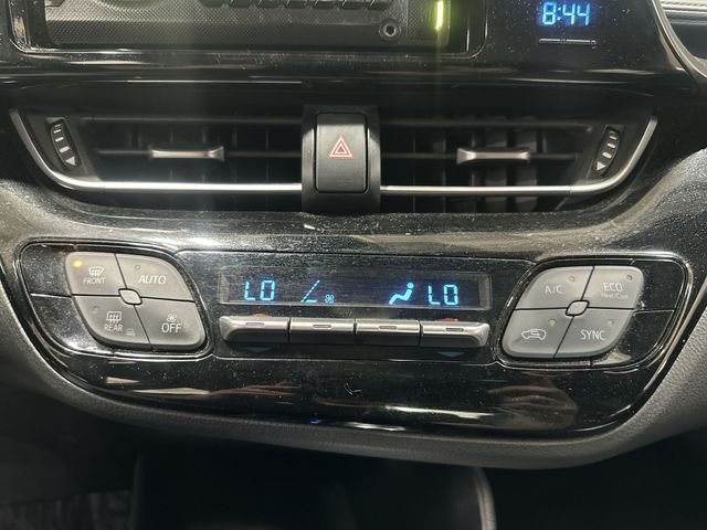 Certified Used 2018 Pearl Toyota XLE image 21