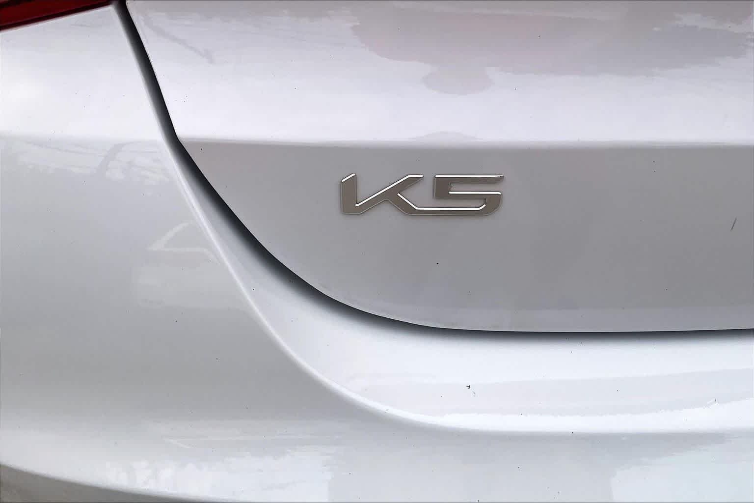 Used 2023 Glacial White Pearl Kia GT-Line image 29