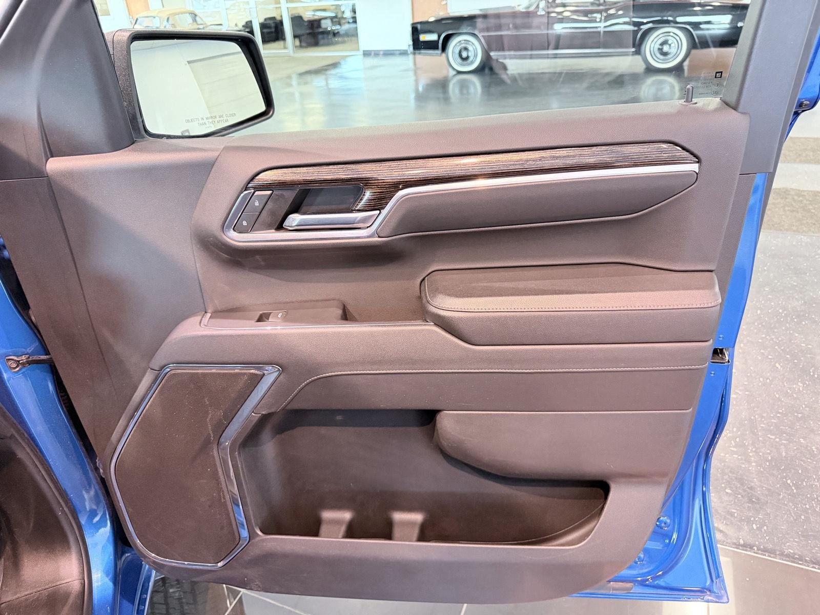 Used 2024 Dynamic Blue Metallic GMC Elevation image 27