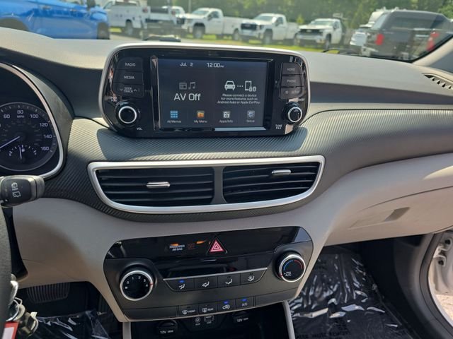 Used 2019 White Hyundai SE image 20
