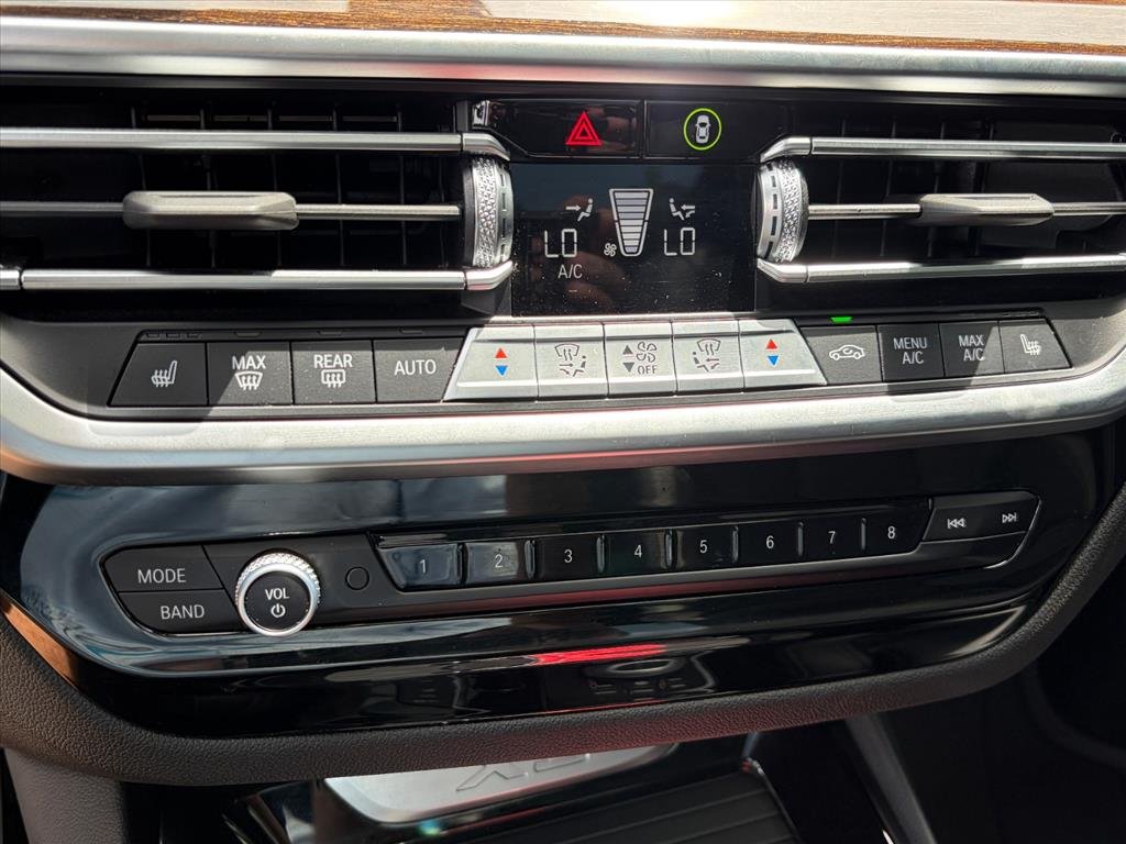 Used 2023 Black Sapphire Metallic BMW xDrive30i image 15