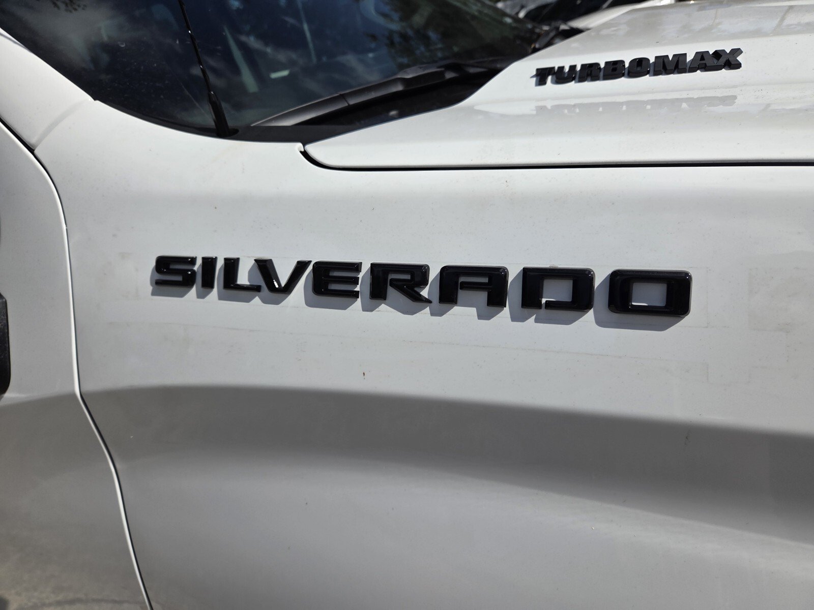 New 2026 Summit White Chevrolet WT image 9