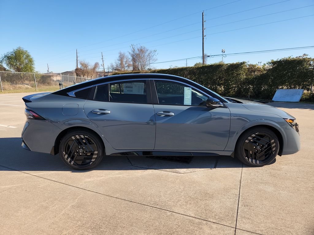 New 2026 Atlantic Gray Metallic / Super Black Two-tone Nissan SR image 4