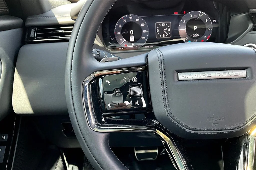 Used 2026  Land Rover Dynamic SE image 11