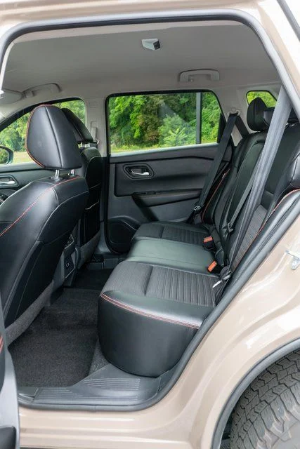 Used 2025 Beige/tan Nissan Rock Creek image 12