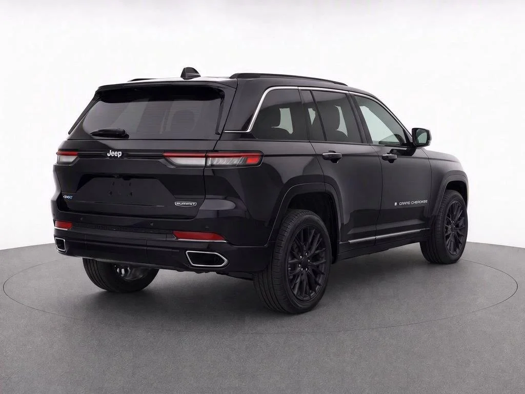 Used 2022 Diamond Black Crystal Pearlcoat Jeep Summit image 3