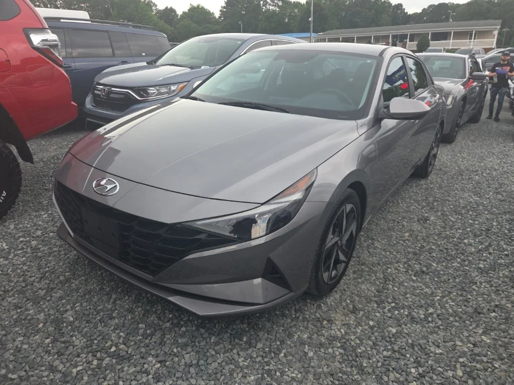 Used 2023 Silver Hyundai SEL image 1