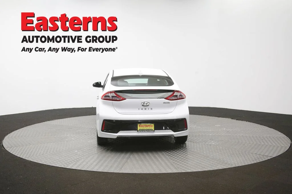 Used 2019 White Hyundai Base image 37