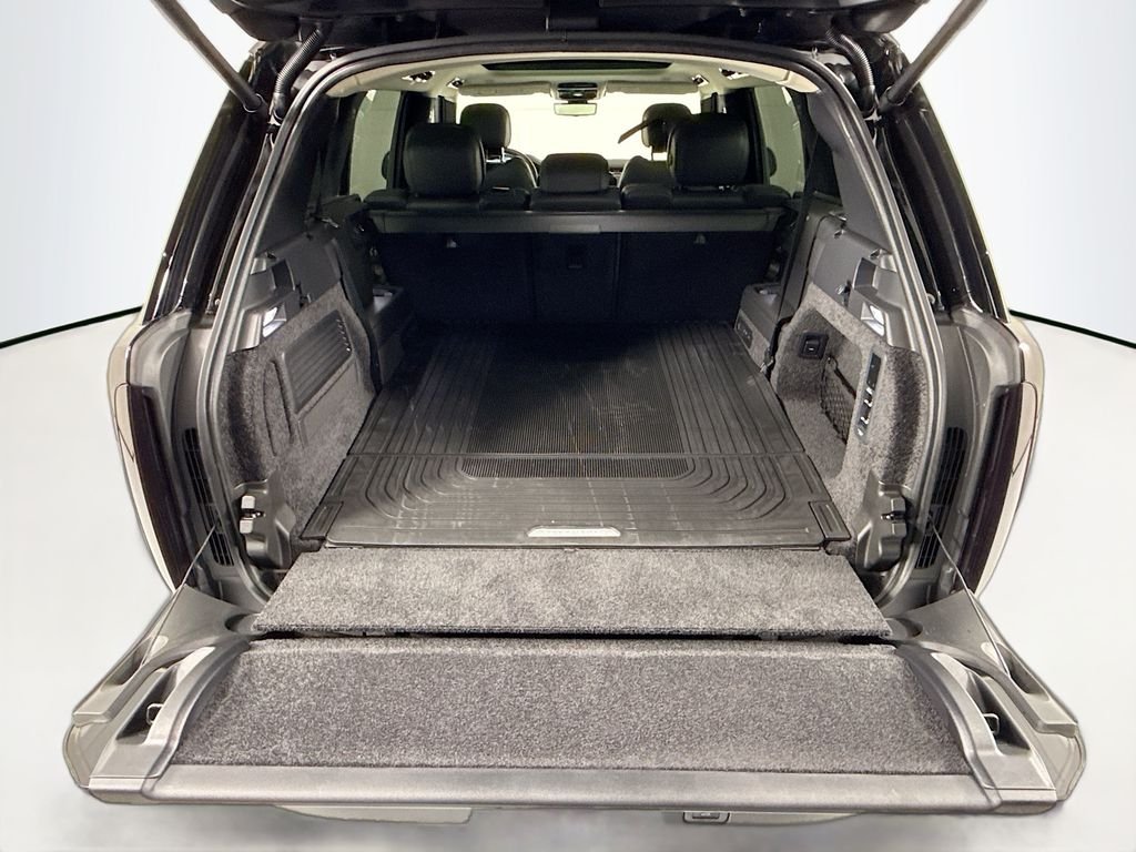 New 2026 Santorini Black Land Rover SE image 28
