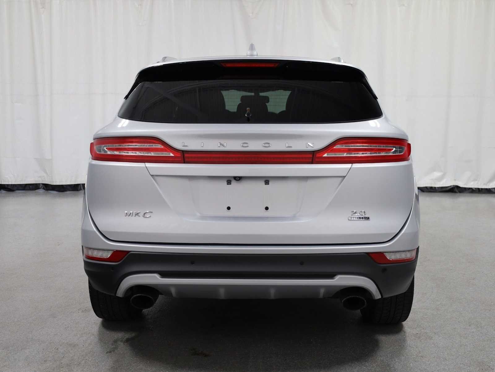 Used 2016 Ingot Silver Metallic Lincoln Premier image 7