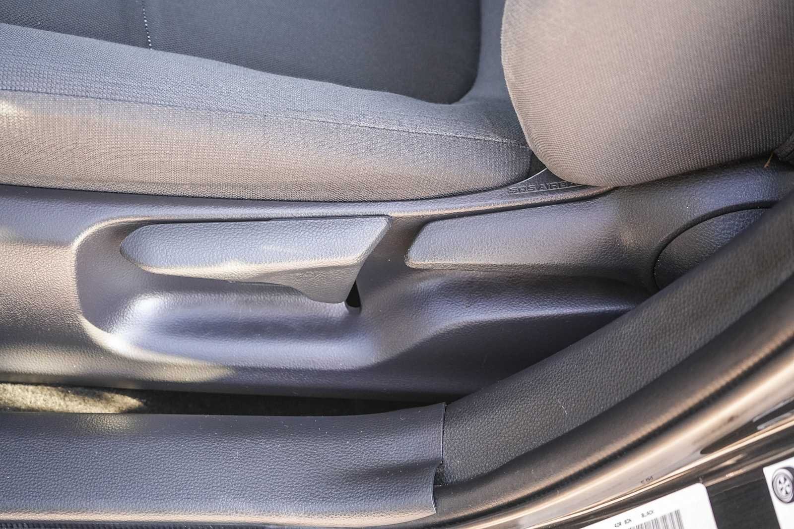 2020 Toyota Corolla LE - Photo 18
