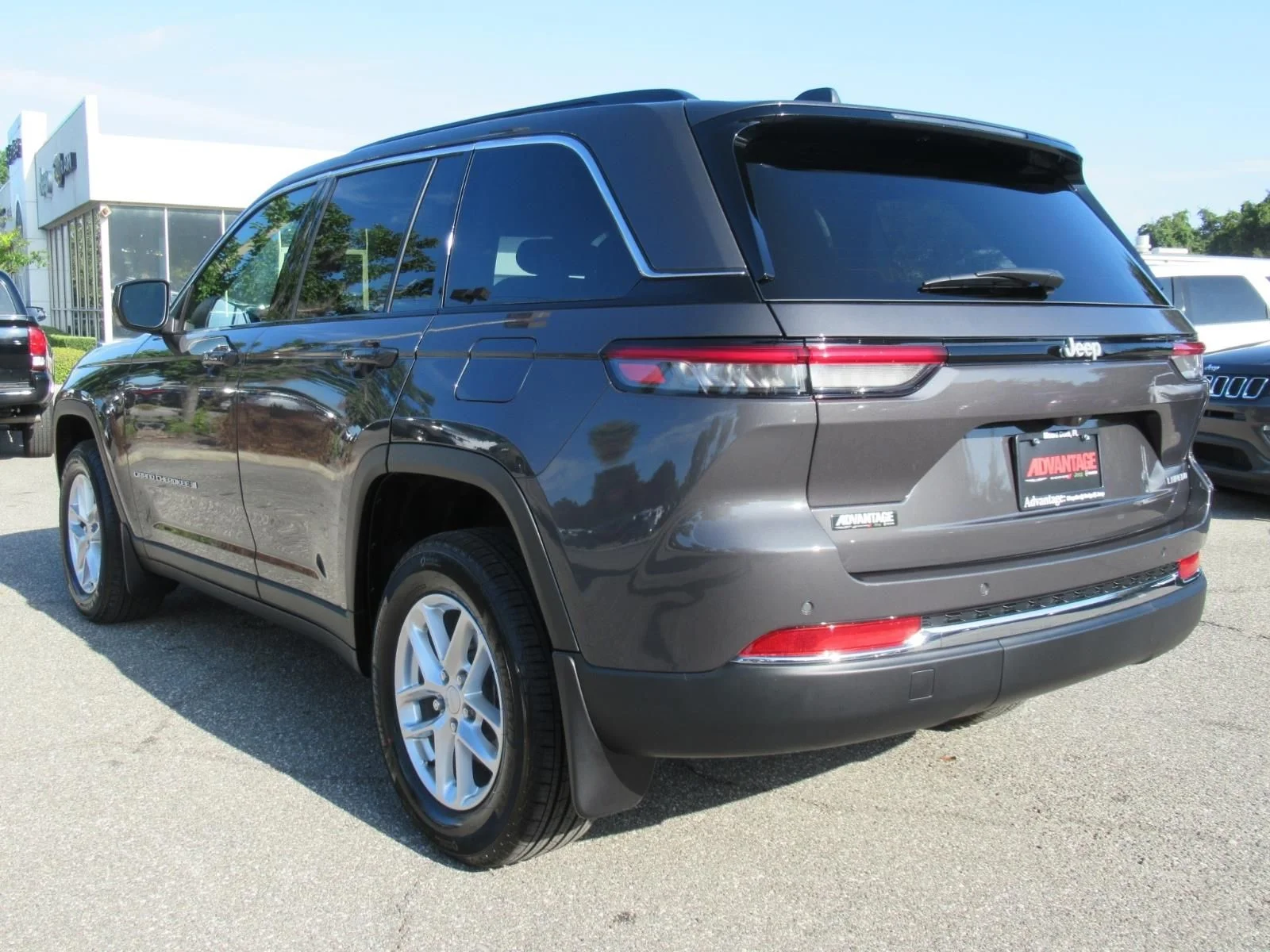New 2026 Baltic Gray Metallic Clear-Coat Exterior Paint Jeep Laredo X image 5