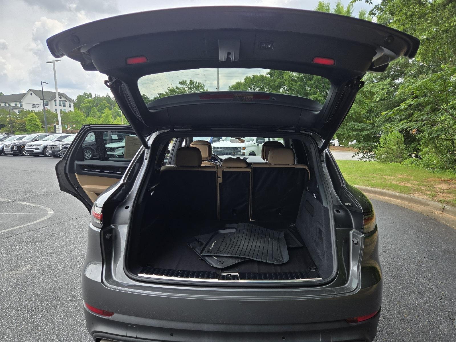 Used 2020  Porsche Base image 21
