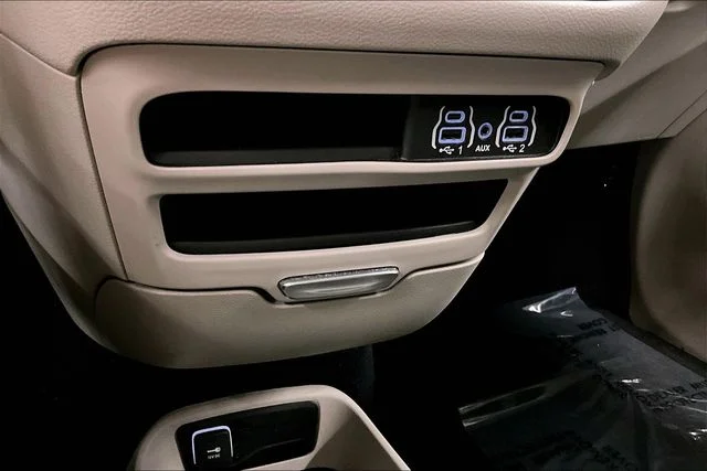 Used 2023 Bright White Clearcoat Chrysler LX image 27