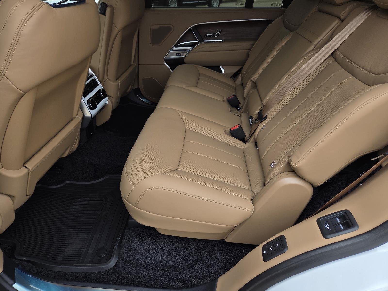 New 2026 Fuji White Land Rover SE image 35