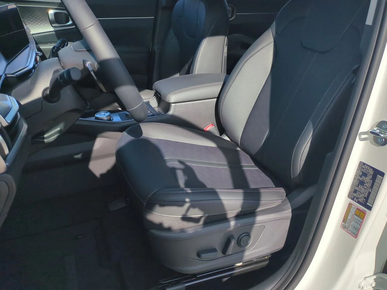 New 2026 Snow White Pearl Kia EX image 19