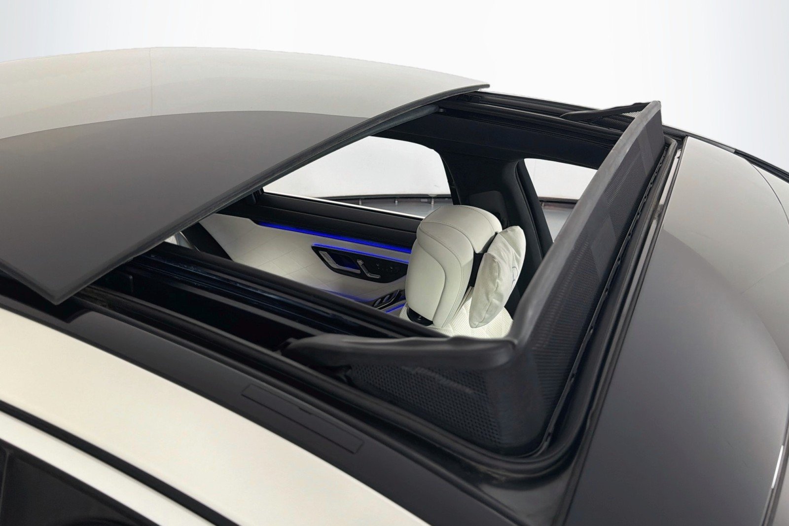Certified Used 2023 MANUFAKTUR Diamond White Mercedes-Benz S 580 image 22