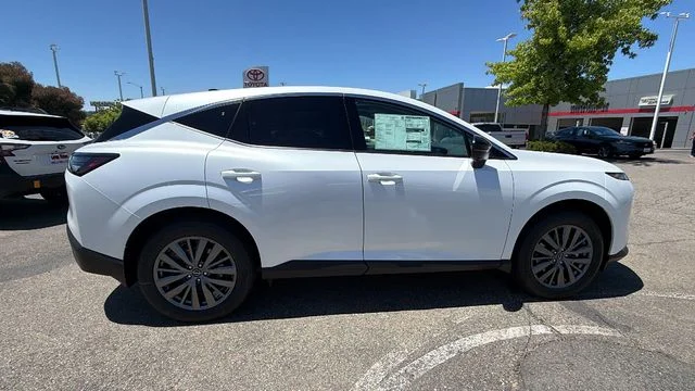 New 2026 White Nissan SL image 3