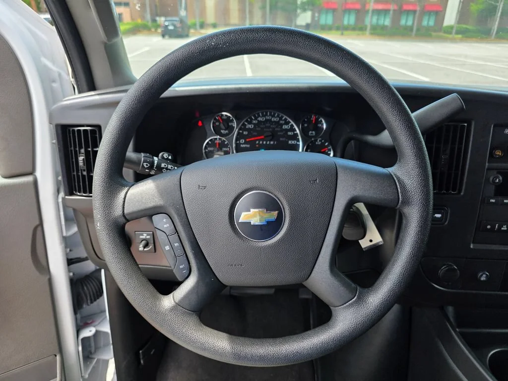 Used 2025 Summit White Chevrolet 1LT image 21