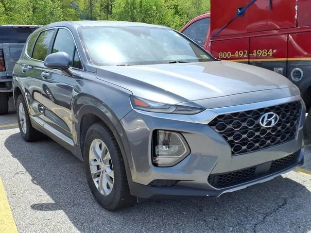 Used 2019  Hyundai SE image 4