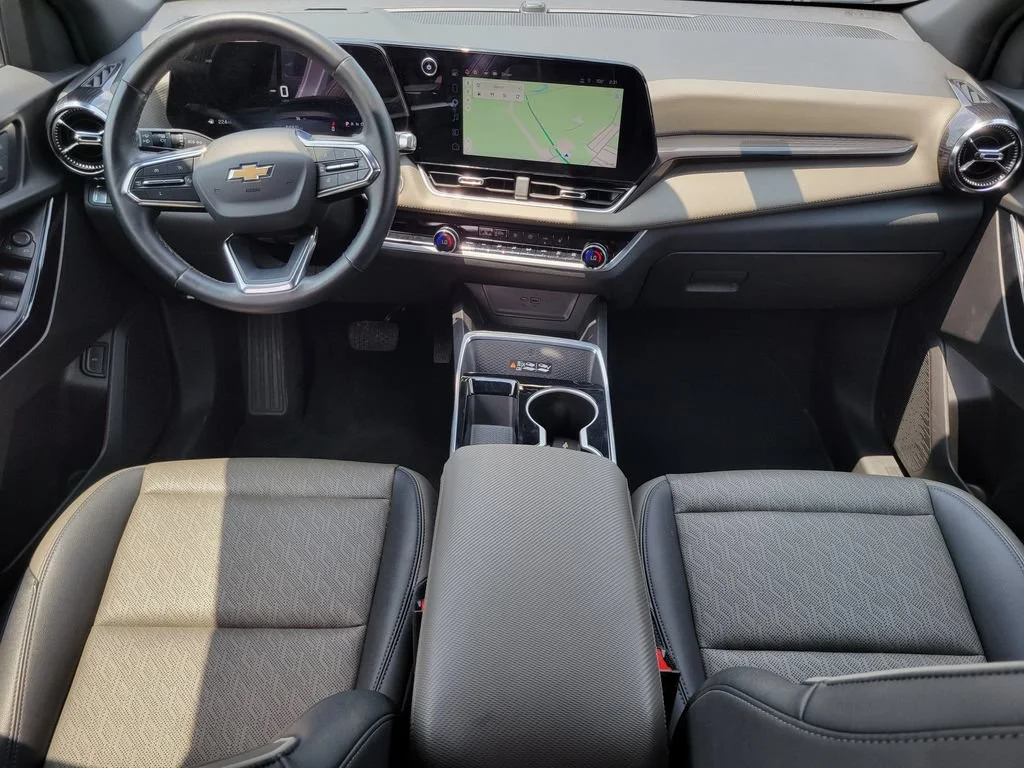 Used 2025 Summit White Chevrolet LT image 17