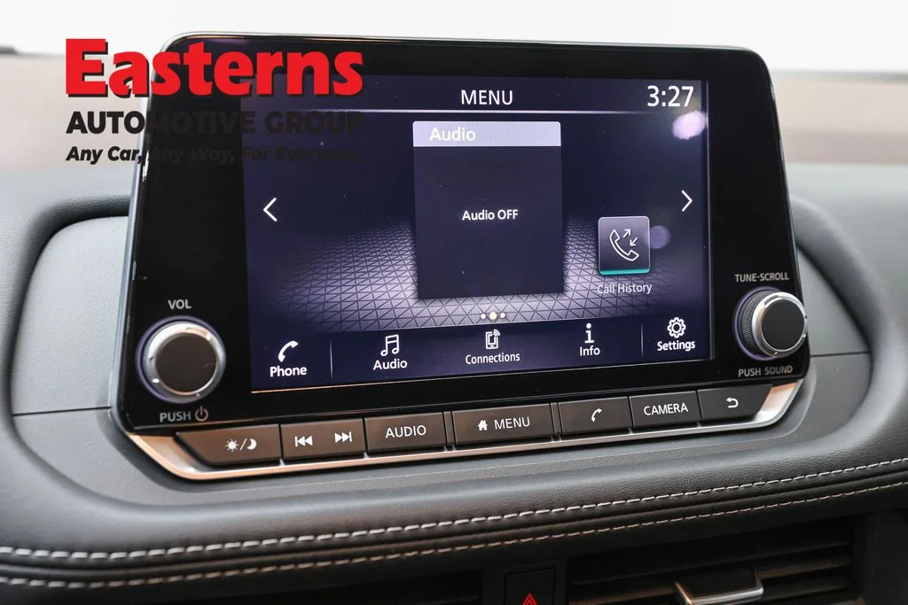 Used 2023 White Nissan S image 18