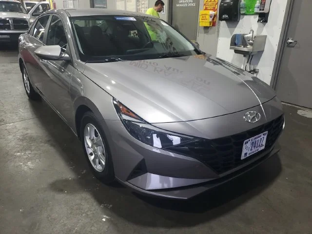 Used 2023 Silver Hyundai SE image 2