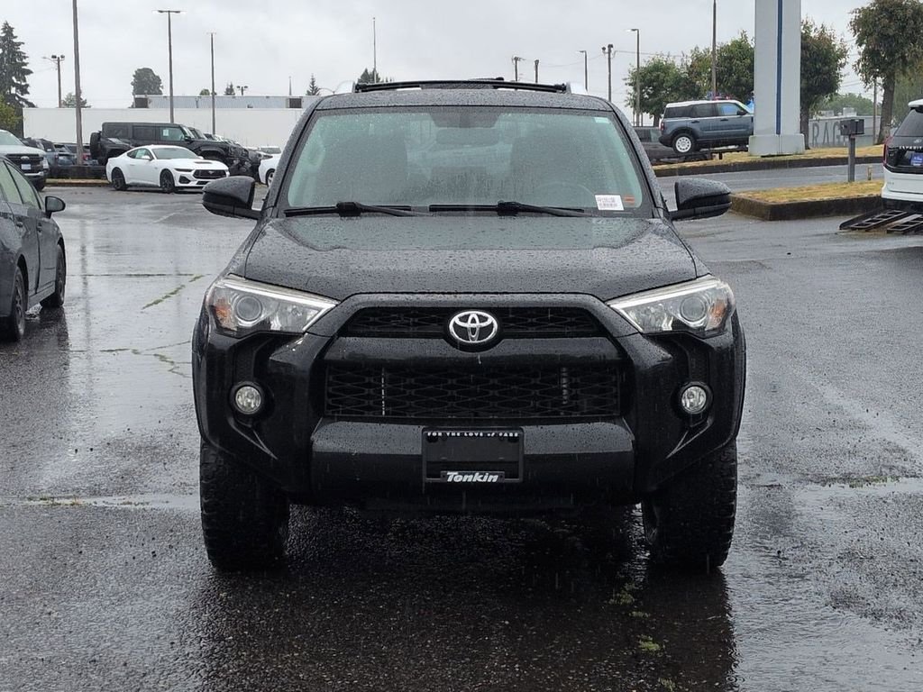 Used 2016 Midnight Black Metallic Toyota SR5 image 8