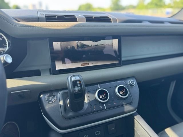 Used 2023 White Land Rover S image 17