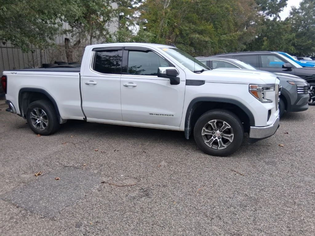 Used 2019 White GMC SLE image 2