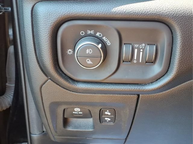 Used 2025  Ram Laramie image 14