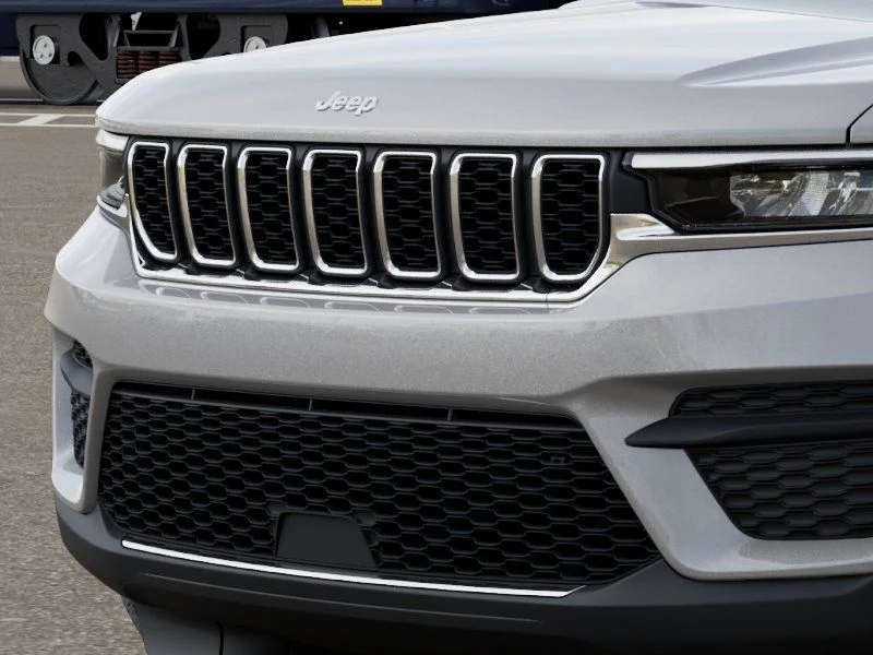 New 2026 Silver Zynith Exterior Paint Jeep Laredo image 11