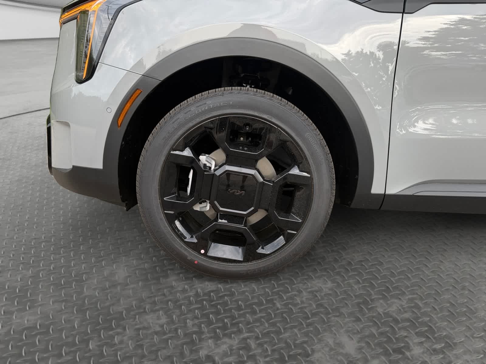 New 2026 Wolf Gray Kia X-Line SX Prestige image 9
