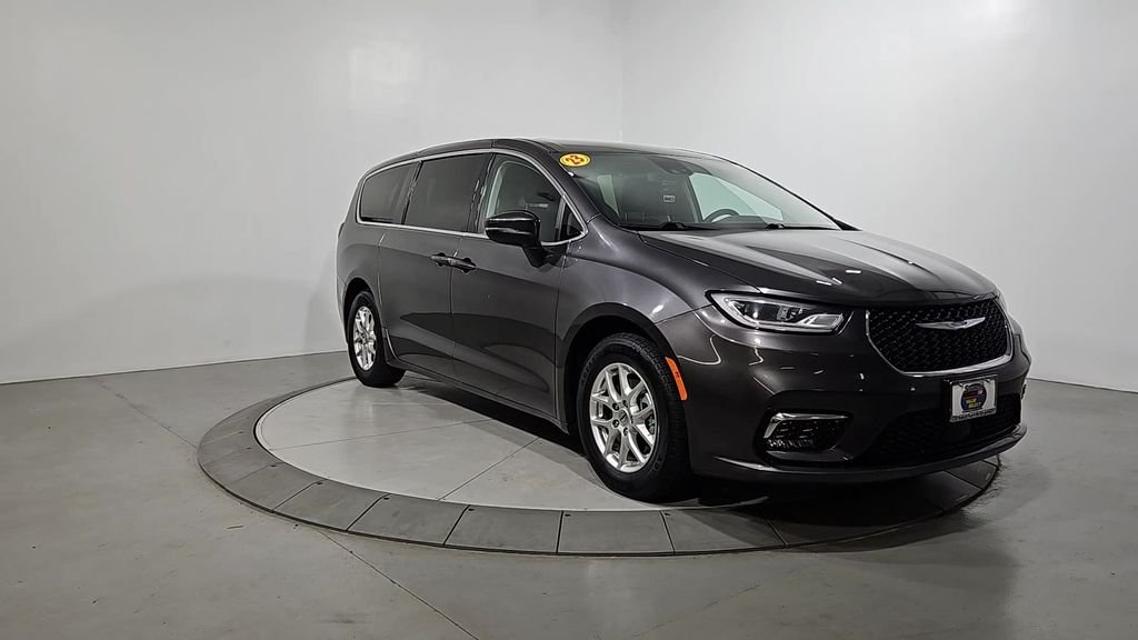Used 2023 Gray Chrysler Touring L image 8