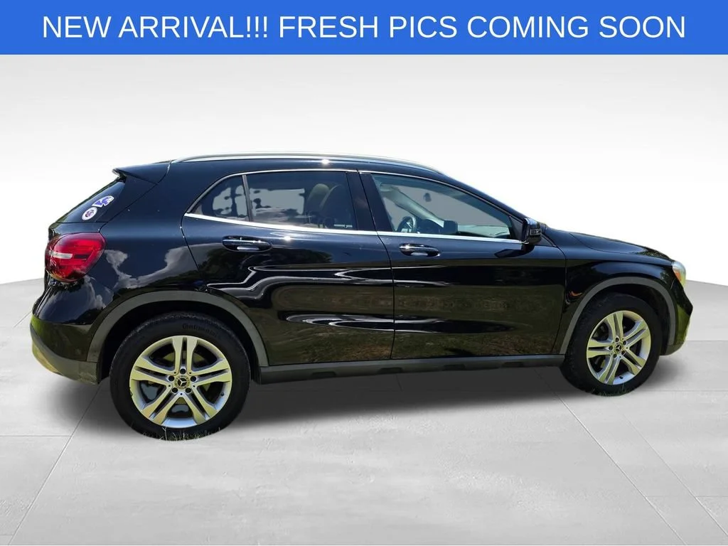 Used 2018 Black Mercedes-Benz 4MATIC® image 4