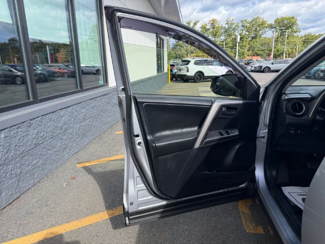 Used 2018 Silver Toyota LE image 27