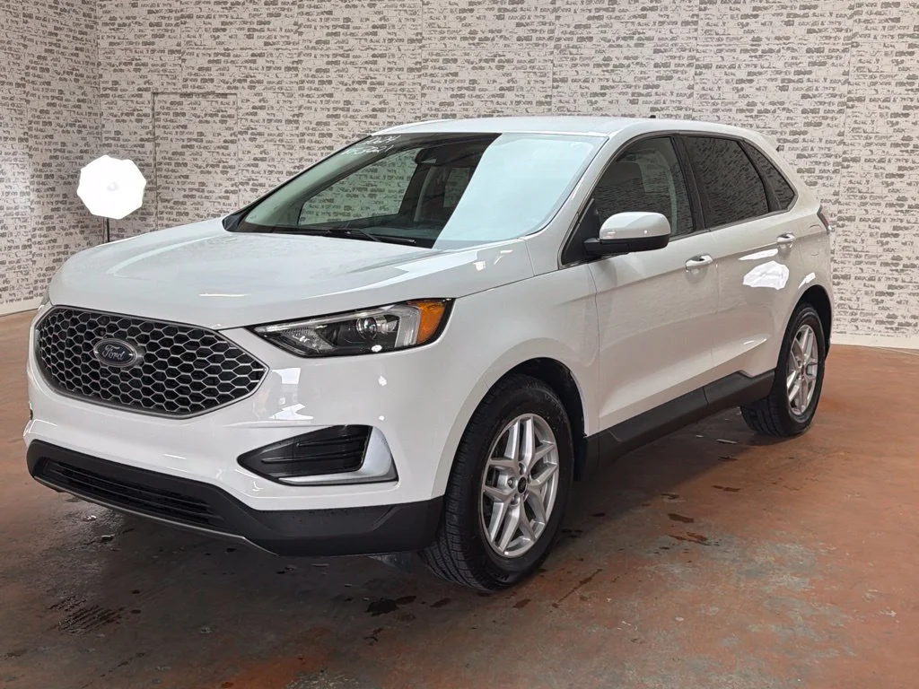 Used 2024 Oxford White Ford SEL image 3