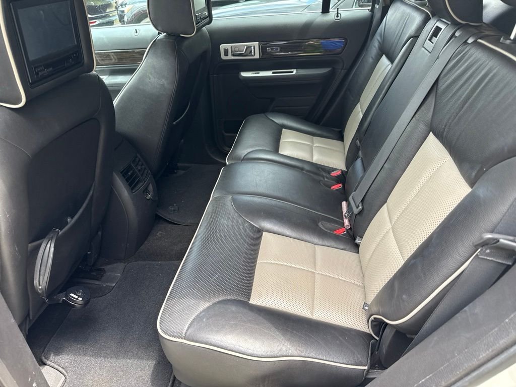 Used 2008 White Lincoln Base image 7