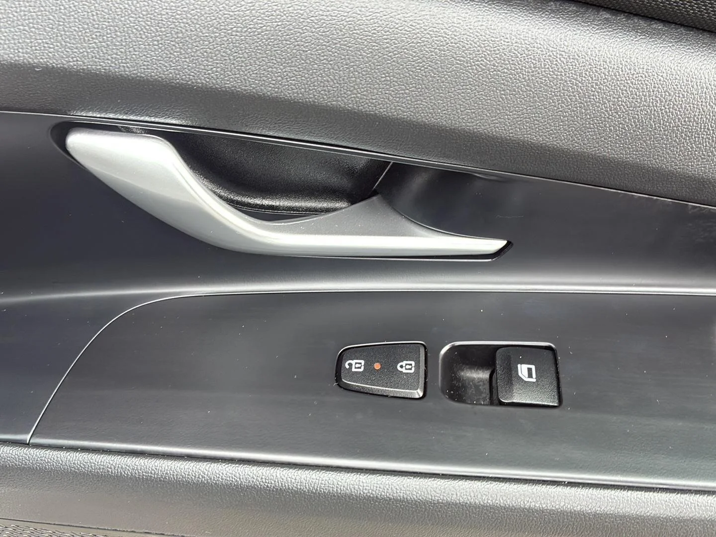 Certified Used 2024 Fluid Metal Hyundai SEL image 10