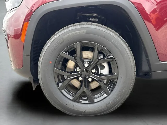 New 2026 Velvet Red Pearl-Coat Exterior Paint Jeep Laredo Altitude image 24