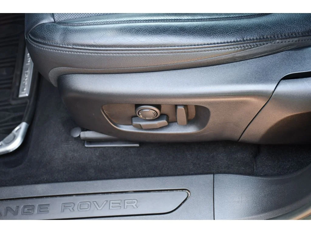 Used 2023 Fuji White Land Rover S image 32