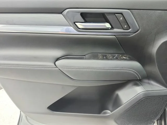 New 2026 Sterling Metallic GMC Elevation image 36
