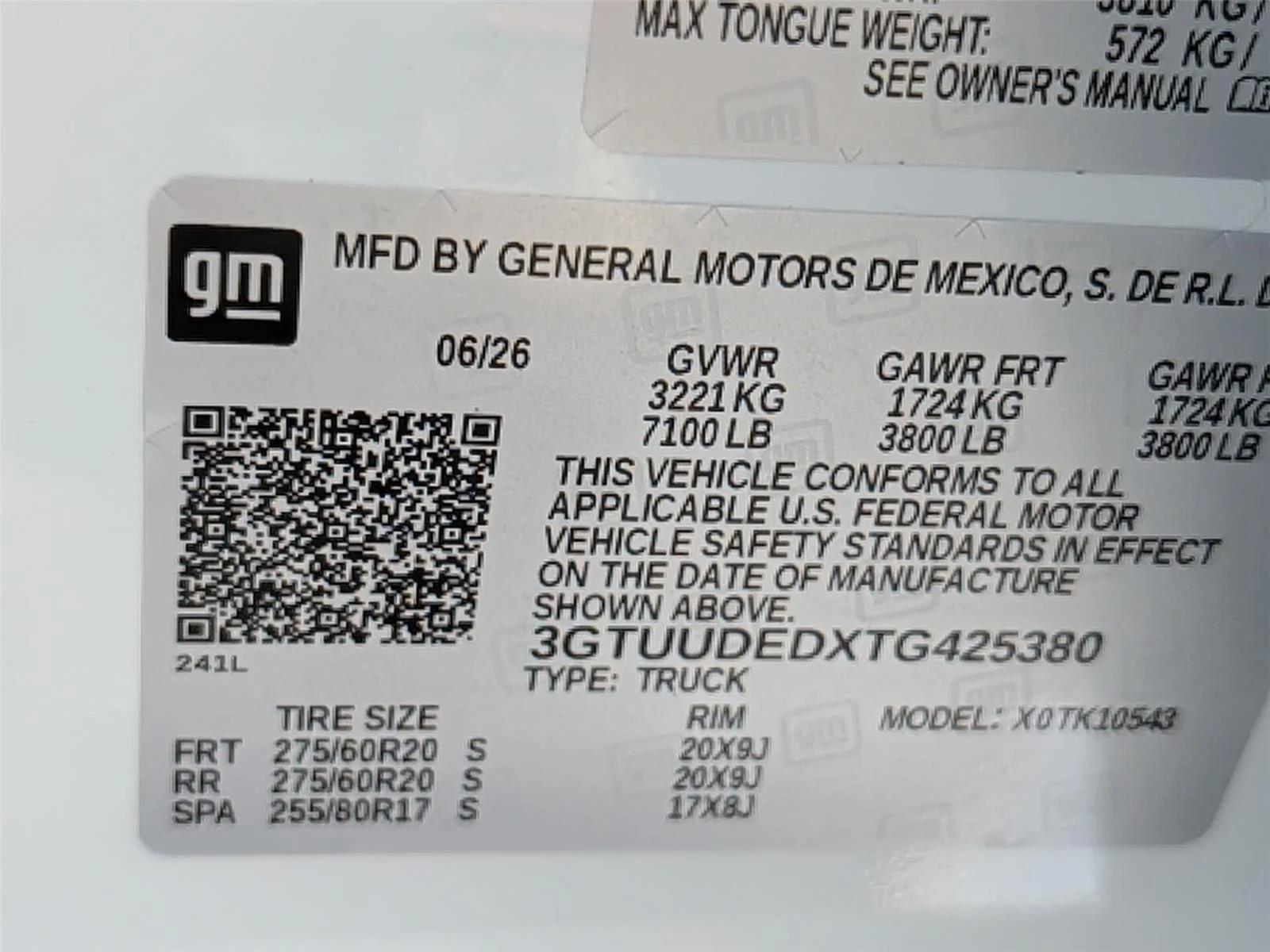 New 2026 Glacier White Tricoat GMC SLT image 43